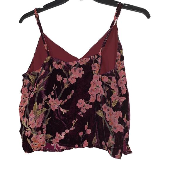 MINK PINK CRUSHED VELVET FLORAL TOP SIZE M NWT - Picture 3 of 9